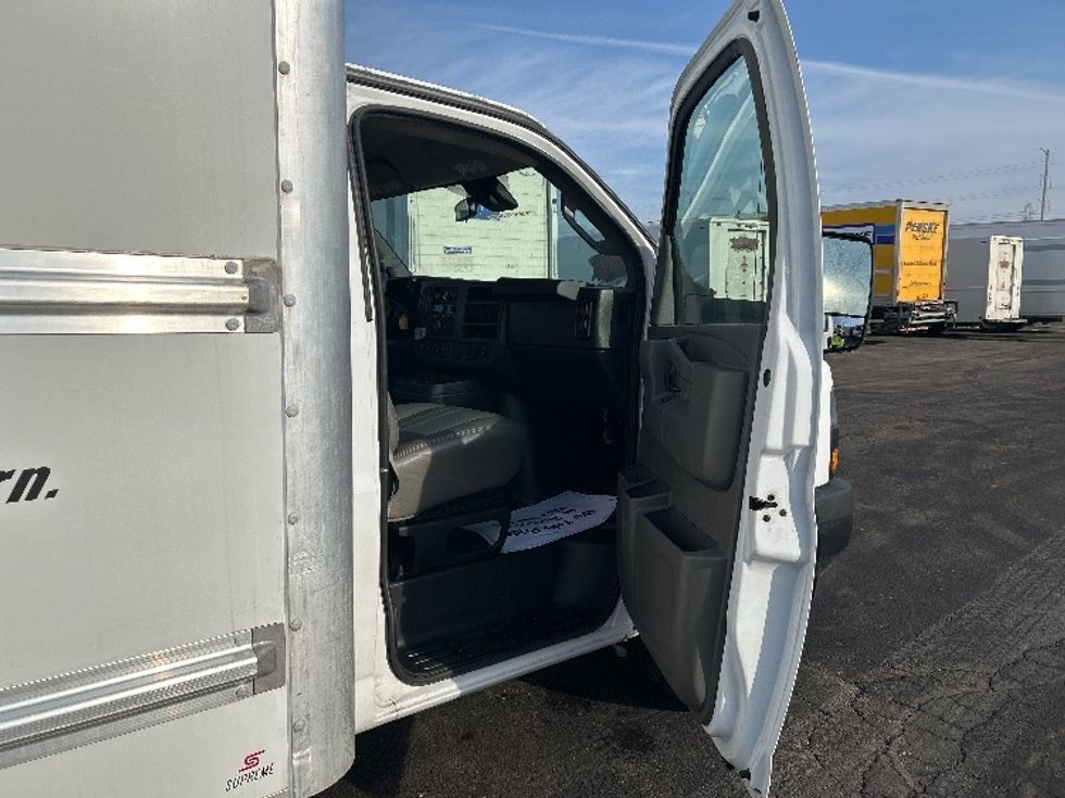 Light Duty Box Truck-Light and Medium Duty Trucks-GMC-2021-Savana G33903-Milwaukee-WI-120,017\n\t\tmiles-$ 27,500 - Image 19