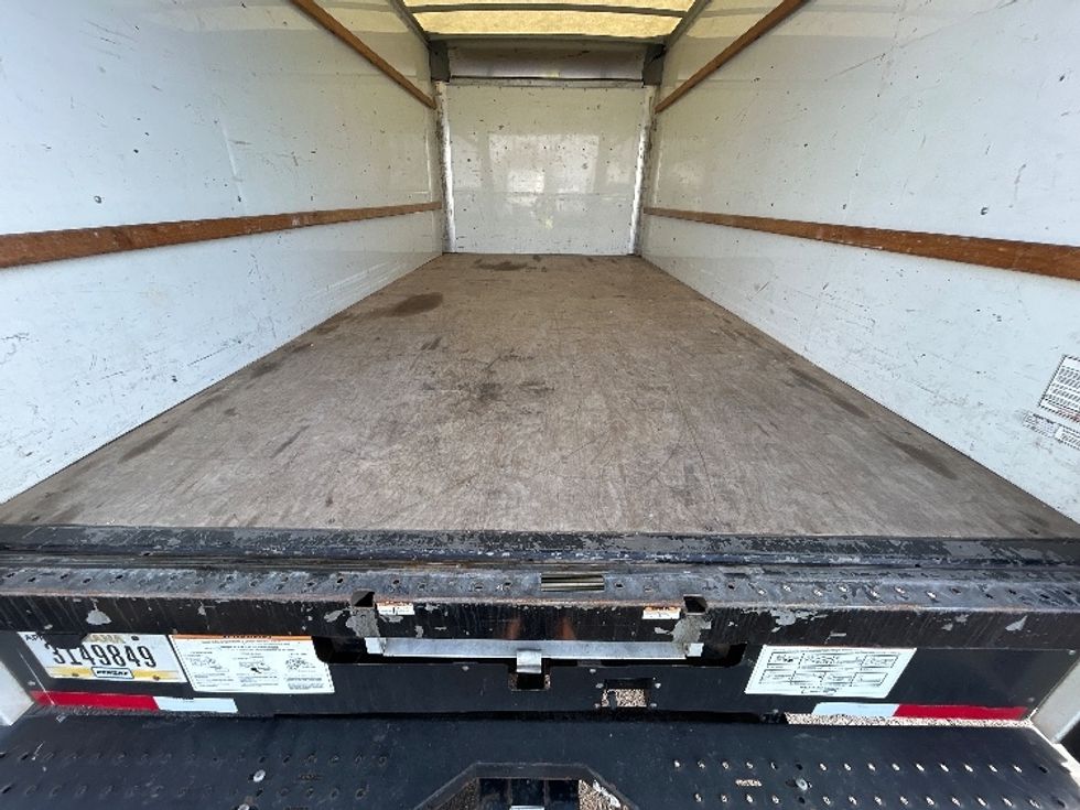 Light Duty Box Truck-Light and Medium Duty Trucks-GMC-2021-Savana G33903-Milwaukee-WI-120,017\n\t\tmiles-$ 27,500 - Image 9