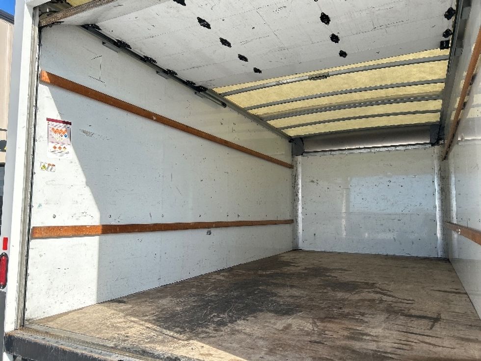 Light Duty Box Truck-Light and Medium Duty Trucks-GMC-2021-Savana G33903-Milwaukee-WI-120,500\n\t\tmiles-$ 27,500 - Image 11