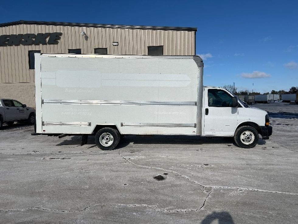Light Duty Box Truck-Light and Medium Duty Trucks-GMC-2021-Savana G33903-Milwaukee-WI-120,500\n\t\tmiles-$ 27,500 - Image 15