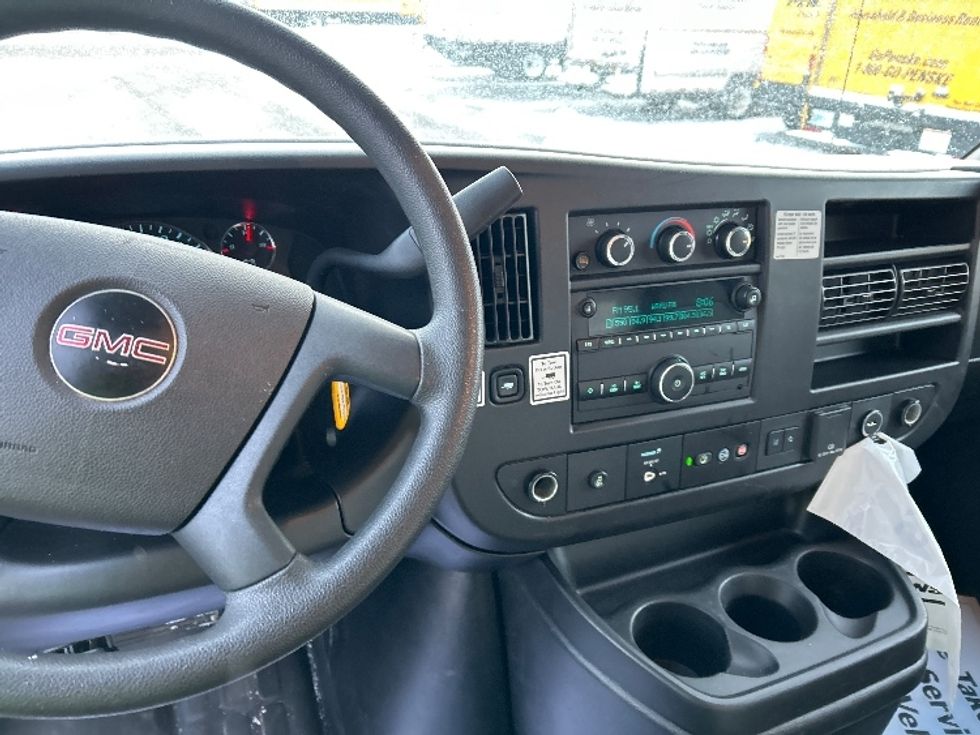 Light Duty Box Truck-Light and Medium Duty Trucks-GMC-2021-Savana G33903-Milwaukee-WI-120,500\n\t\tmiles-$ 27,500 - Image 18