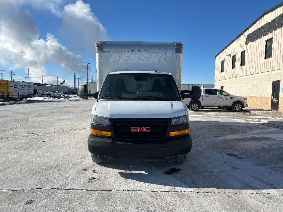 Light Duty Box Truck-Light and Medium Duty Trucks-GMC-2021-Savana G33903-Milwaukee-WI-120,500\n\t\tmiles-$ 27,500 - Image 2
