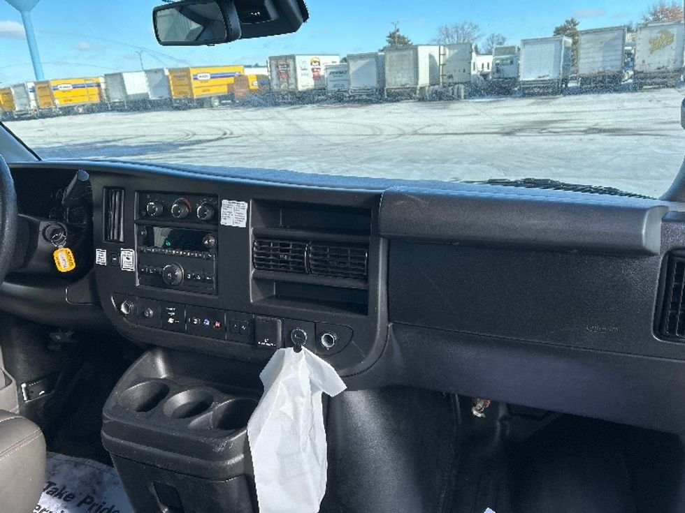 Light Duty Box Truck-Light and Medium Duty Trucks-GMC-2021-Savana G33903-Milwaukee-WI-120,500\n\t\tmiles-$ 27,500 - Image 21