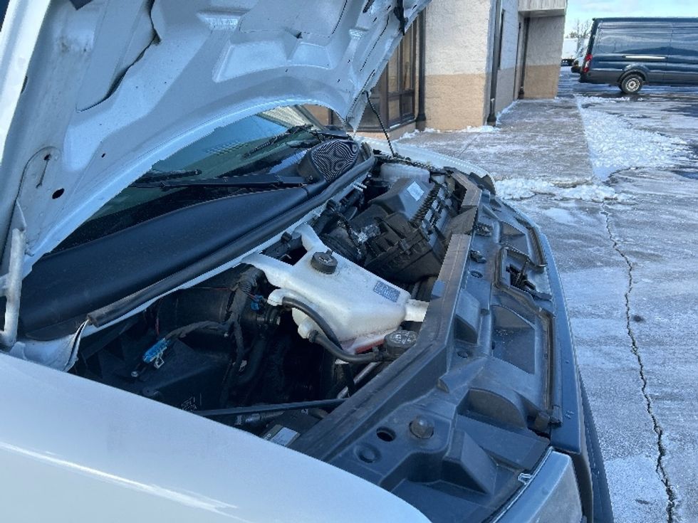 Light Duty Box Truck-Light and Medium Duty Trucks-GMC-2021-Savana G33903-Milwaukee-WI-120,500\n\t\tmiles-$ 27,500 - Image 23