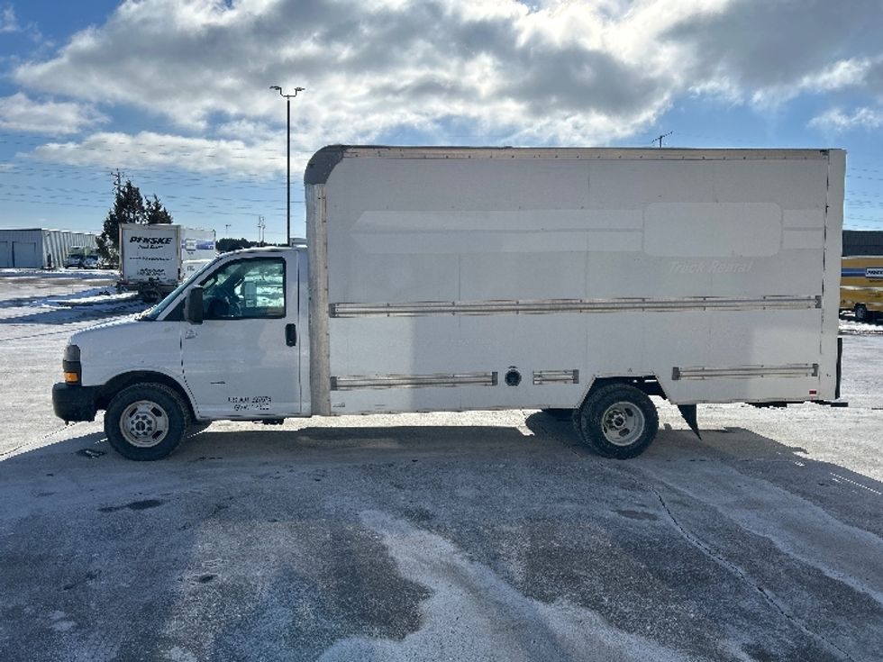 Light Duty Box Truck-Light and Medium Duty Trucks-GMC-2021-Savana G33903-Milwaukee-WI-120,500\n\t\tmiles-$ 27,500 - Image 4