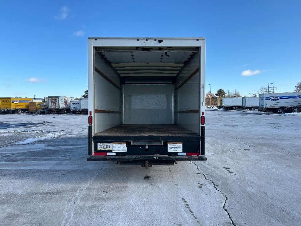 Light Duty Box Truck-Light and Medium Duty Trucks-GMC-2021-Savana G33903-Milwaukee-WI-120,500\n\t\tmiles-$ 27,500 - Image 8