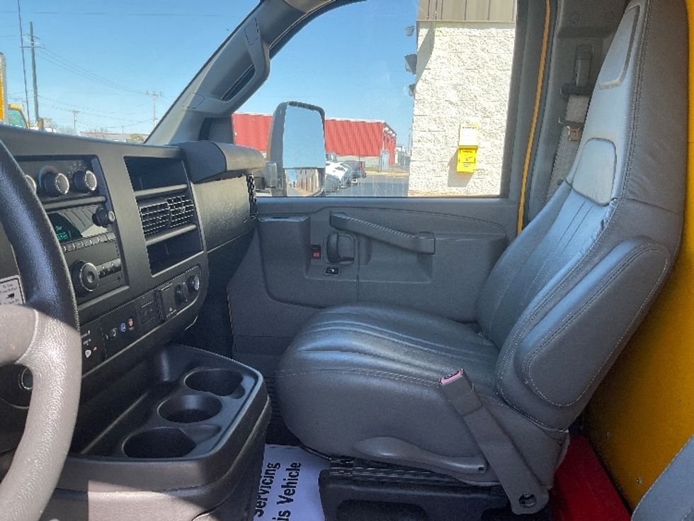 Light Duty Box Truck-Light and Medium Duty Trucks-GMC-2021-Savana G33903-Milwaukee-WI-80,699\n\t\tmiles-$ 30,000 - Image 17