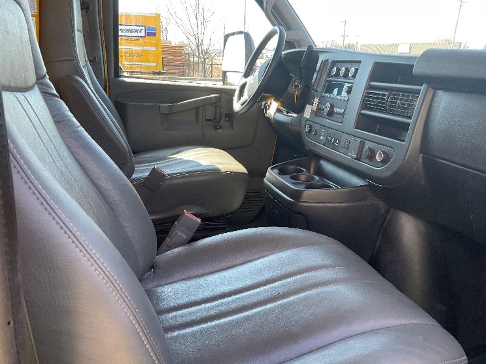 Light Duty Box Truck-Light and Medium Duty Trucks-GMC-2021-Savana G33903-Milwaukee-WI-80,699\n\t\tmiles-$ 30,000 - Image 20