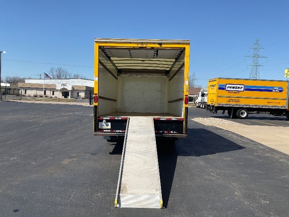 Light Duty Box Truck-Light and Medium Duty Trucks-GMC-2021-Savana G33903-Milwaukee-WI-80,699\n\t\tmiles-$ 30,000 - Image 8