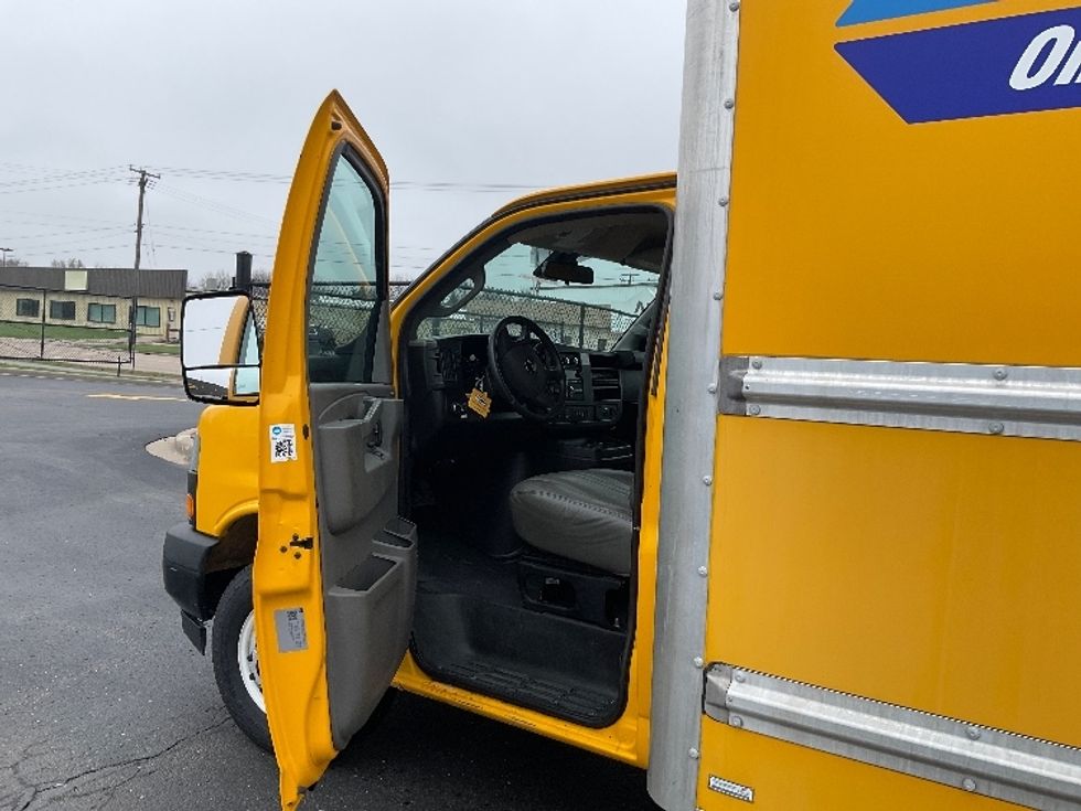 Light Duty Box Truck-Light and Medium Duty Trucks-GMC-2021-Savana G33903-Milwaukee-WI-80,767\n\t\tmiles-$ 27,750 - Image 13