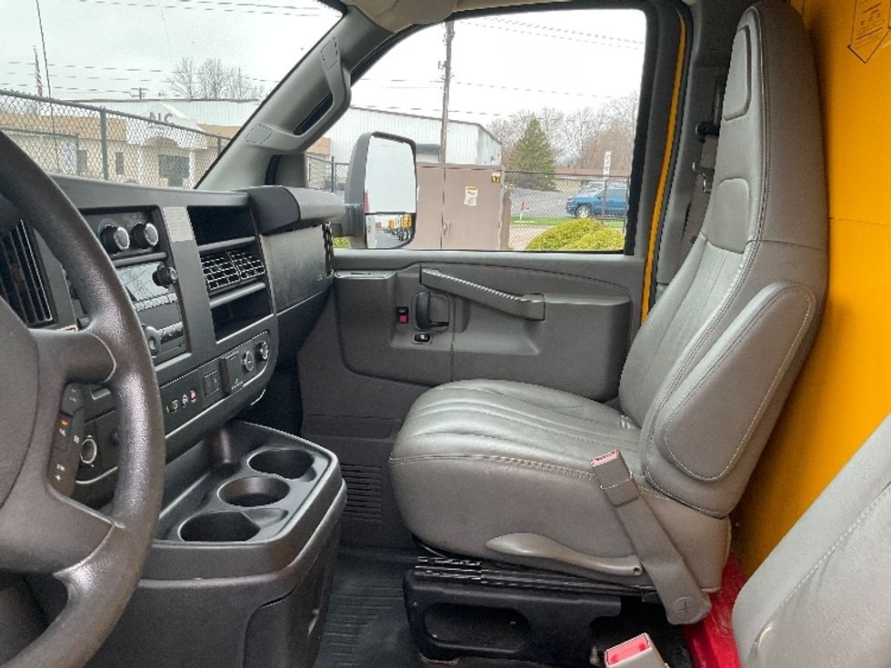 Light Duty Box Truck-Light and Medium Duty Trucks-GMC-2021-Savana G33903-Milwaukee-WI-80,767\n\t\tmiles-$ 27,750 - Image 16