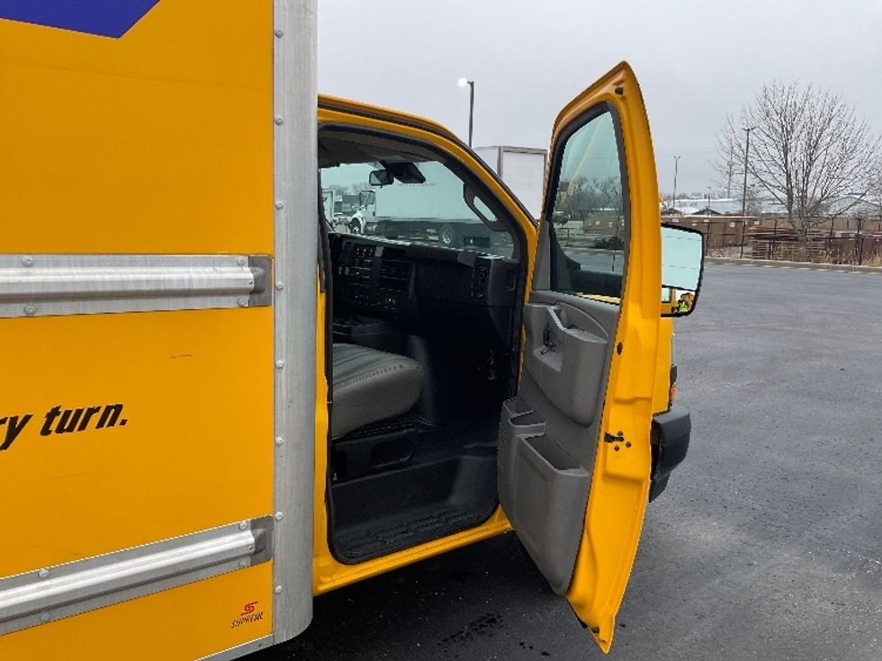 Light Duty Box Truck-Light and Medium Duty Trucks-GMC-2021-Savana G33903-Milwaukee-WI-80,767\n\t\tmiles-$ 27,750 - Image 17