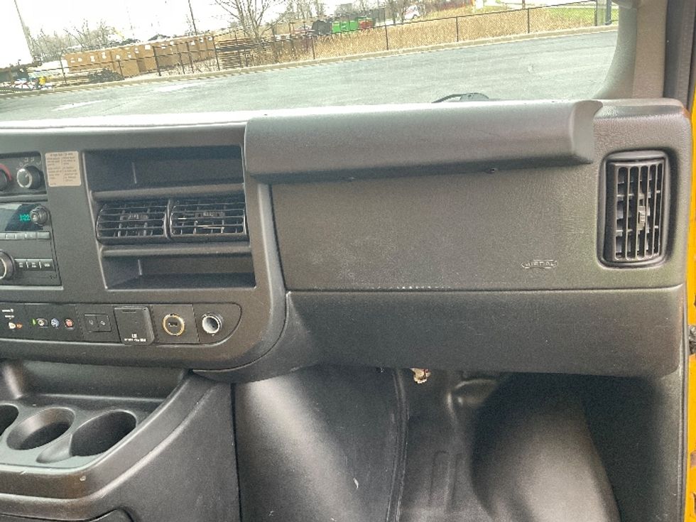 Light Duty Box Truck-Light and Medium Duty Trucks-GMC-2021-Savana G33903-Milwaukee-WI-80,767\n\t\tmiles-$ 27,750 - Image 18