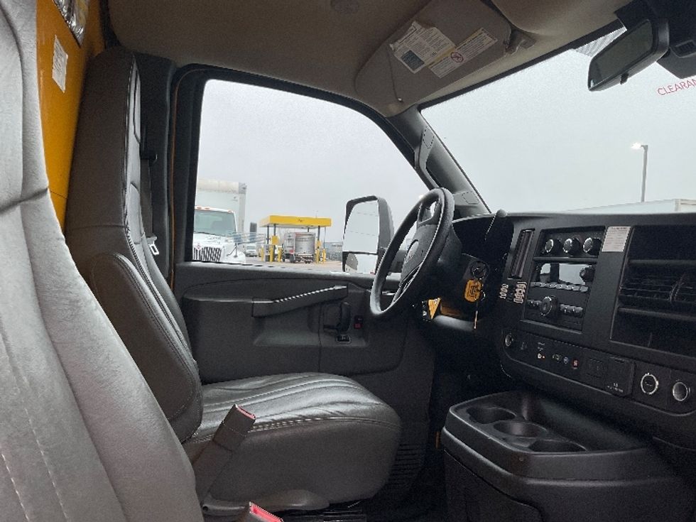 Light Duty Box Truck-Light and Medium Duty Trucks-GMC-2021-Savana G33903-Milwaukee-WI-80,767\n\t\tmiles-$ 27,750 - Image 19