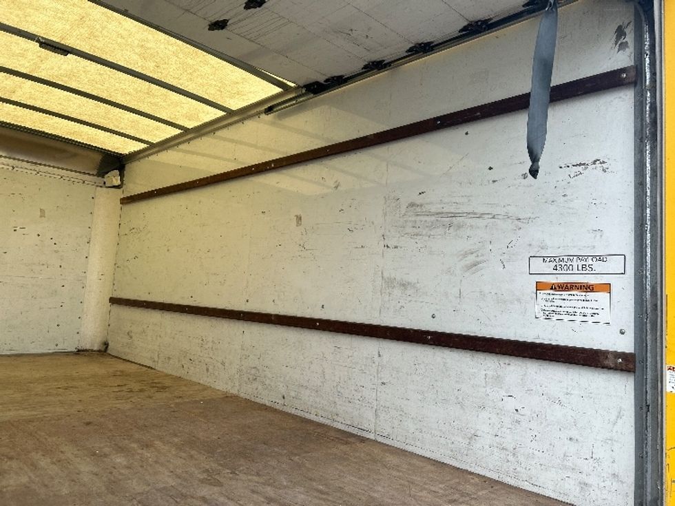 Light Duty Box Truck-Light and Medium Duty Trucks-GMC-2021-Savana G33903-Milwaukee-WI-83,877\n\t\tmiles-$ 27,250 - Image 11