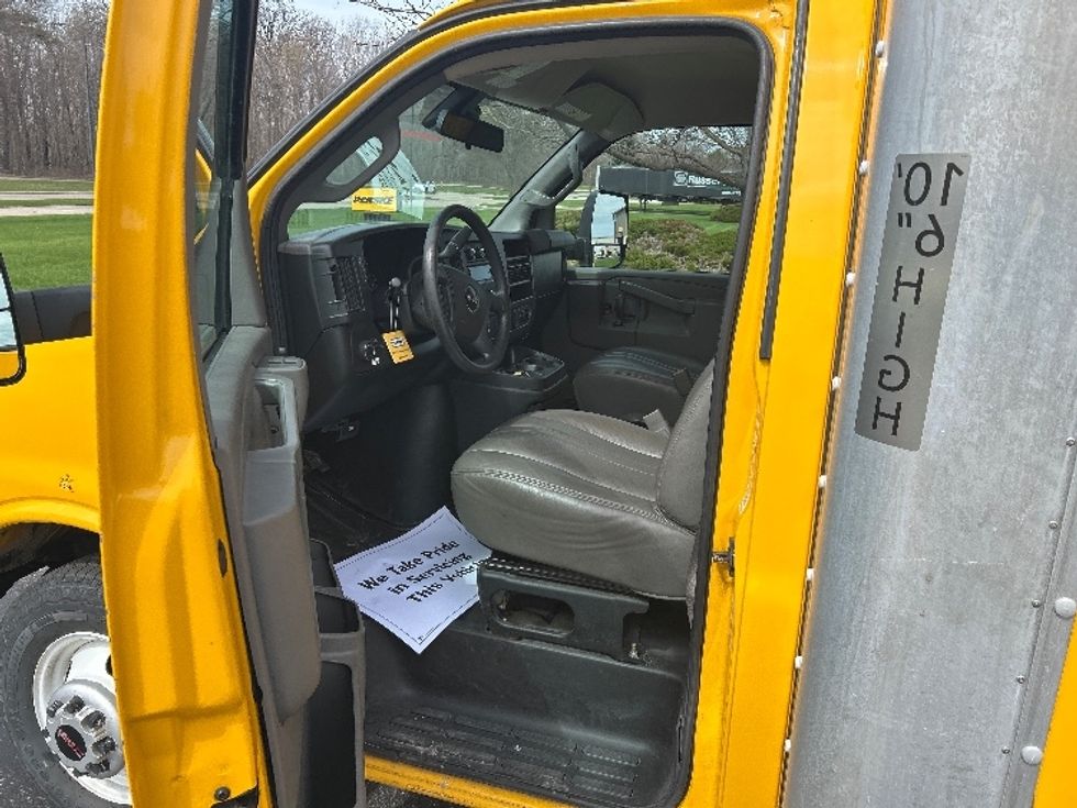 Light Duty Box Truck-Light and Medium Duty Trucks-GMC-2021-Savana G33903-Milwaukee-WI-83,877\n\t\tmiles-$ 27,250 - Image 12