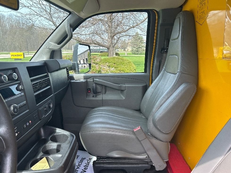 Light Duty Box Truck-Light and Medium Duty Trucks-GMC-2021-Savana G33903-Milwaukee-WI-83,877\n\t\tmiles-$ 27,250 - Image 18