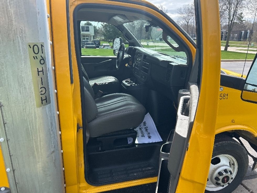 Light Duty Box Truck-Light and Medium Duty Trucks-GMC-2021-Savana G33903-Milwaukee-WI-83,877\n\t\tmiles-$ 27,250 - Image 19