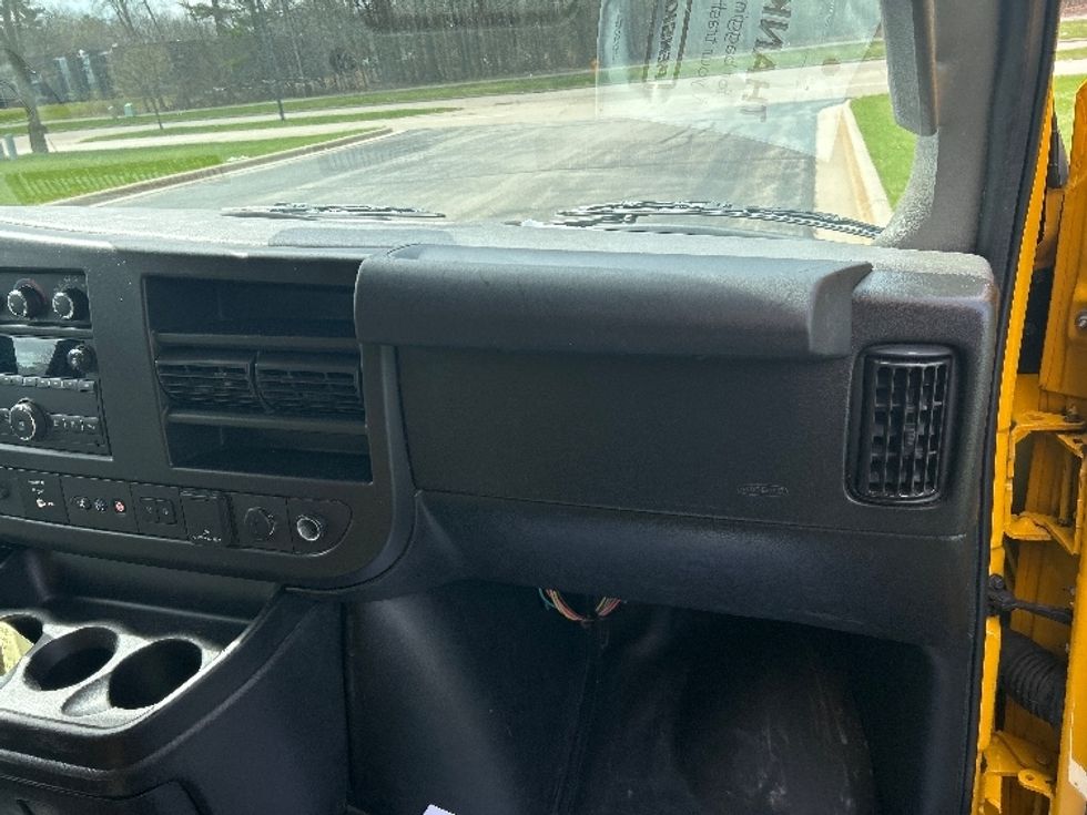 Light Duty Box Truck-Light and Medium Duty Trucks-GMC-2021-Savana G33903-Milwaukee-WI-83,877\n\t\tmiles-$ 27,250 - Image 20