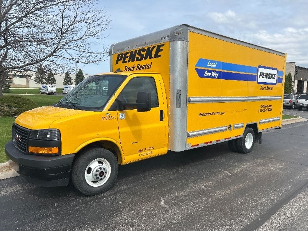 Light Duty Box Truck-Light and Medium Duty Trucks-GMC-2021-Savana G33903-Milwaukee-WI-83,877\n\t\tmiles-$ 27,250 - Image 3