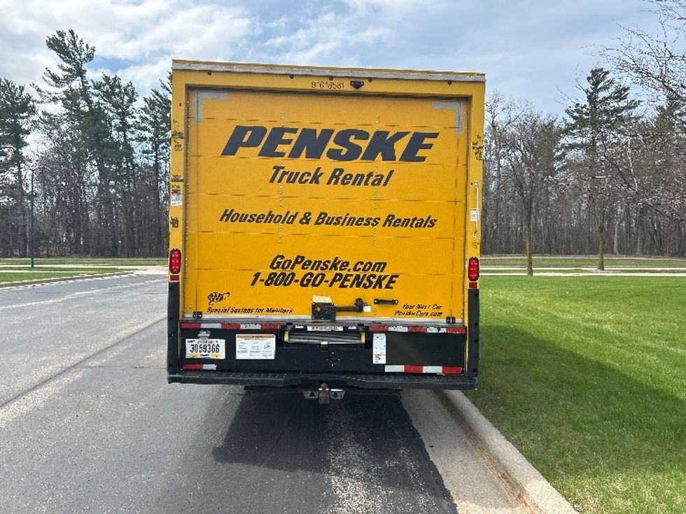 Light Duty Box Truck-Light and Medium Duty Trucks-GMC-2021-Savana G33903-Milwaukee-WI-83,877\n\t\tmiles-$ 27,250 - Image 7