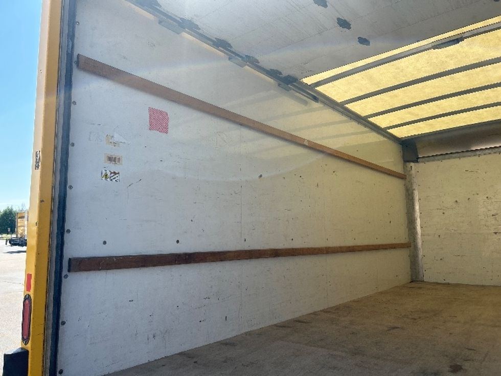 Light Duty Box Truck-Light and Medium Duty Trucks-GMC-2021-Savana G33903-Milwaukee-WI-85,243\n\t\tmiles-$ 27,500 - Image 11
