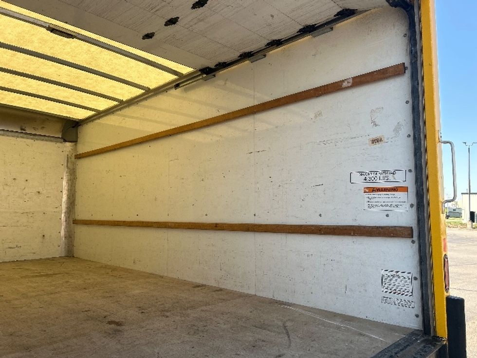 Light Duty Box Truck-Light and Medium Duty Trucks-GMC-2021-Savana G33903-Milwaukee-WI-85,243\n\t\tmiles-$ 27,500 - Image 12