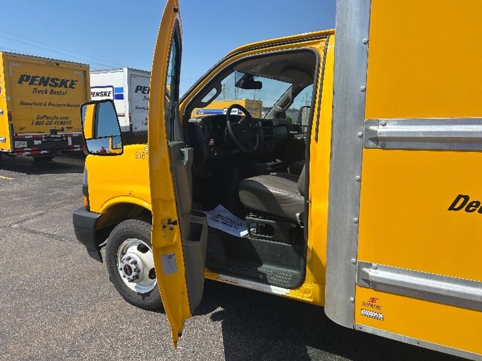 Light Duty Box Truck-Light and Medium Duty Trucks-GMC-2021-Savana G33903-Milwaukee-WI-85,243\n\t\tmiles-$ 27,500 - Image 16