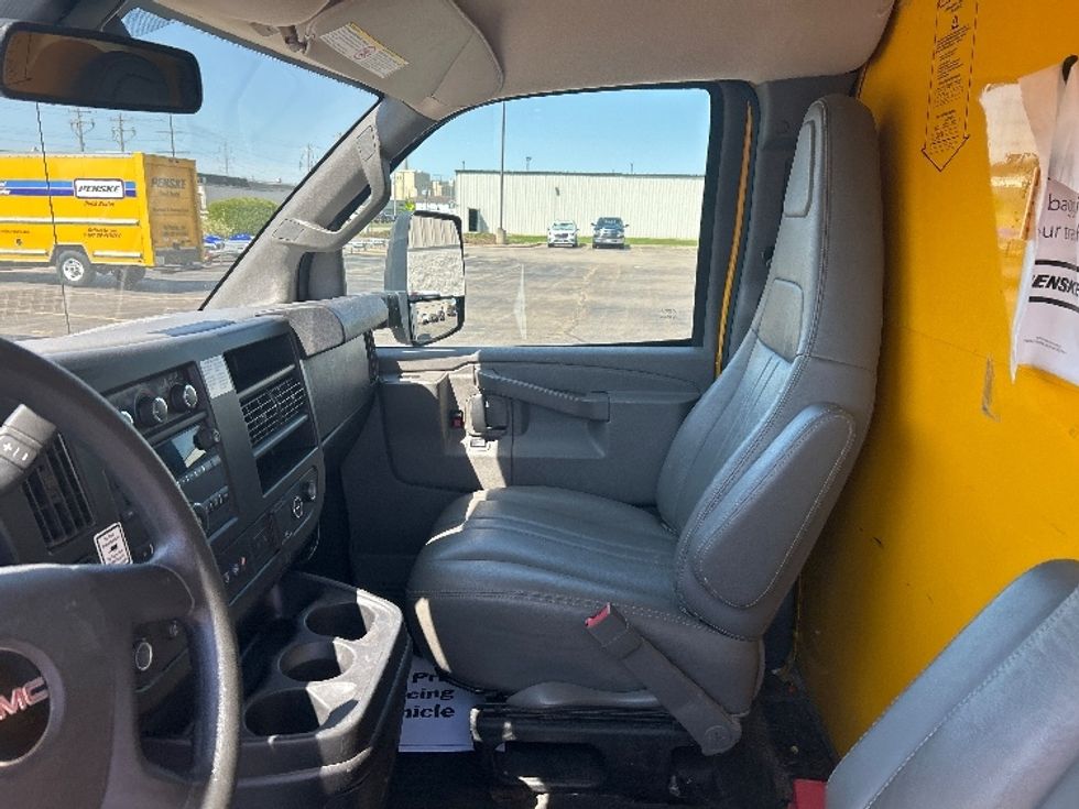 Light Duty Box Truck-Light and Medium Duty Trucks-GMC-2021-Savana G33903-Milwaukee-WI-85,243\n\t\tmiles-$ 27,500 - Image 19
