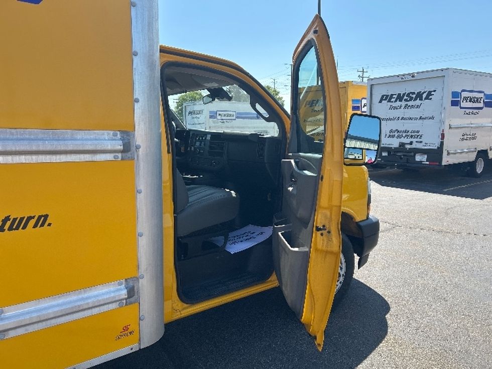Light Duty Box Truck-Light and Medium Duty Trucks-GMC-2021-Savana G33903-Milwaukee-WI-85,243\n\t\tmiles-$ 27,500 - Image 20