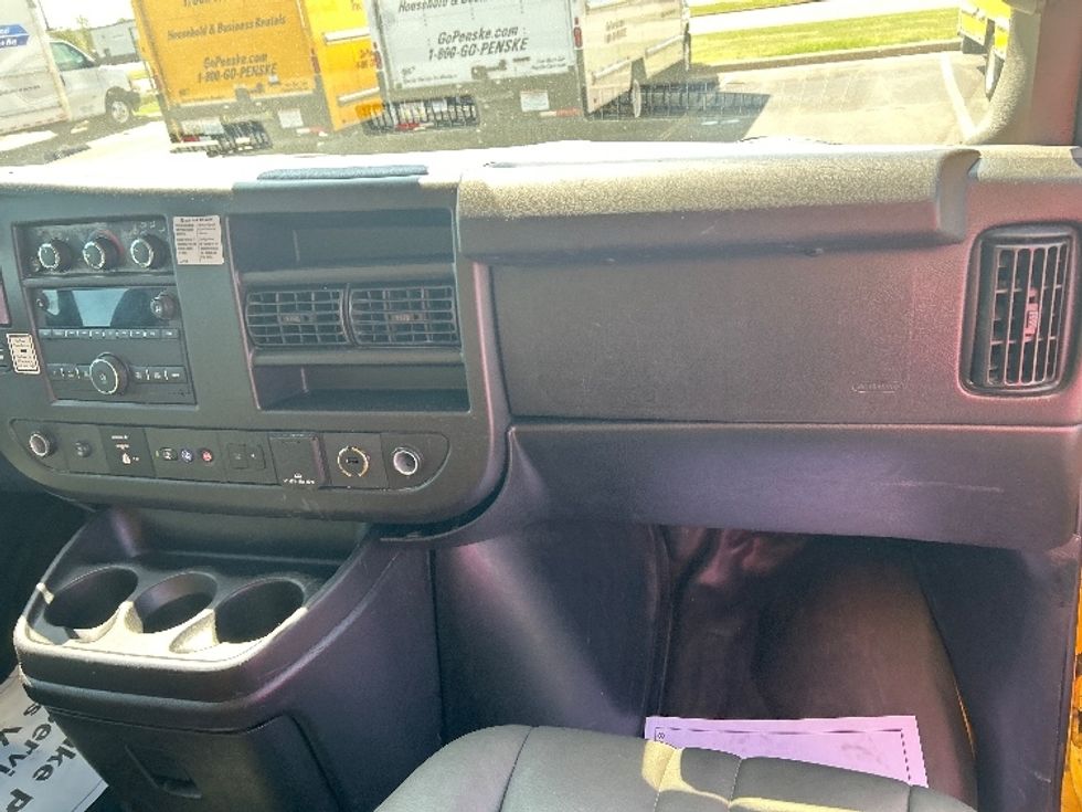 Light Duty Box Truck-Light and Medium Duty Trucks-GMC-2021-Savana G33903-Milwaukee-WI-85,243\n\t\tmiles-$ 27,500 - Image 21