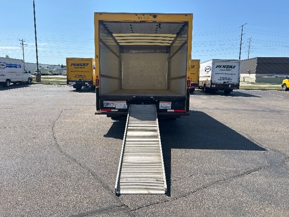 Light Duty Box Truck-Light and Medium Duty Trucks-GMC-2021-Savana G33903-Milwaukee-WI-85,243\n\t\tmiles-$ 27,500 - Image 9