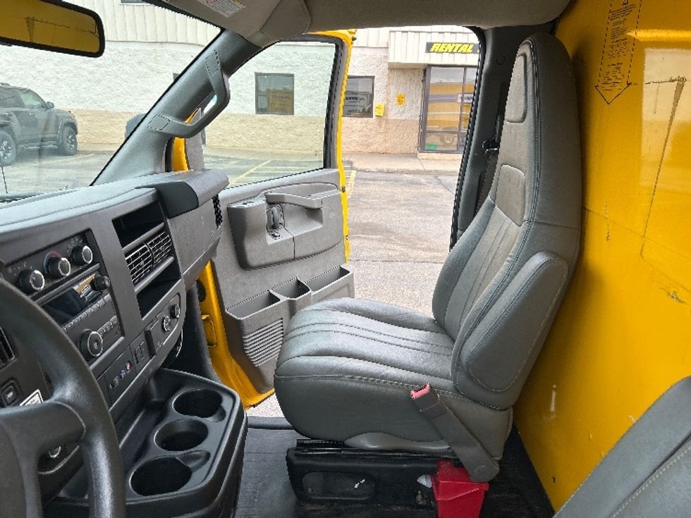 Light Duty Box Truck-Light and Medium Duty Trucks-GMC-2021-Savana G33903-Milwaukee-WI-88,531\n\t\tmiles-$ 29,000 - Image 19