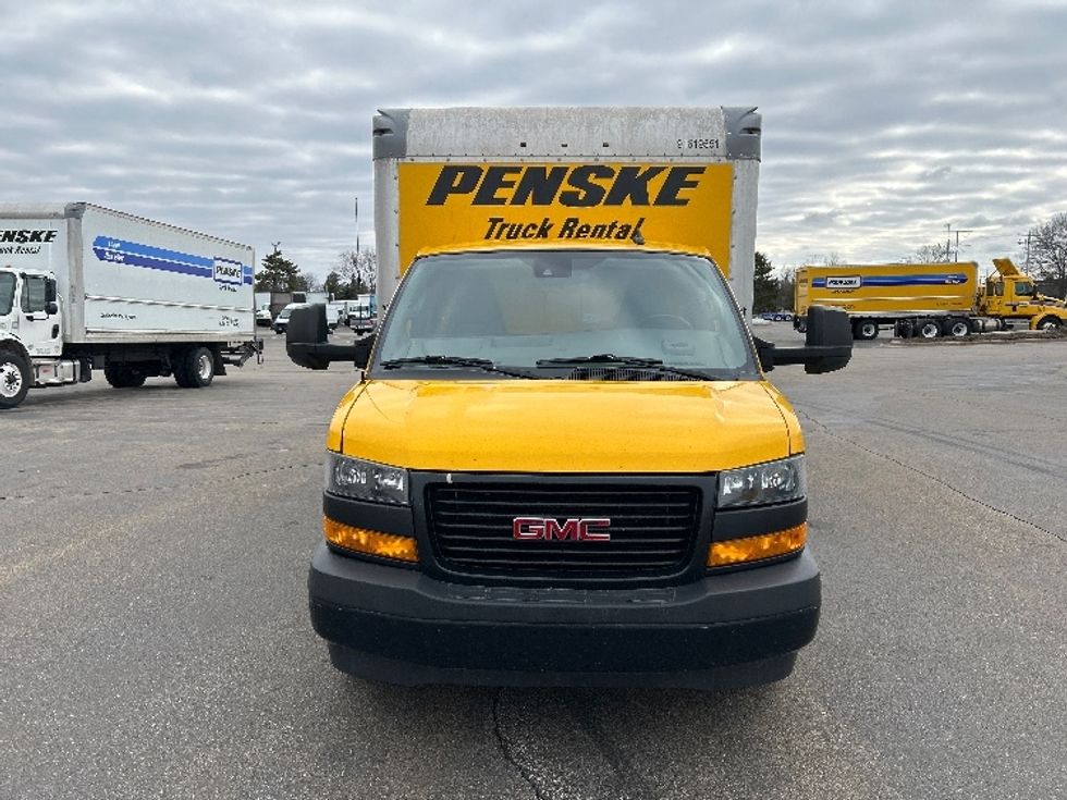 Light Duty Box Truck-Light and Medium Duty Trucks-GMC-2021-Savana G33903-Milwaukee-WI-88,531\n\t\tmiles-$ 29,000 - Image 2