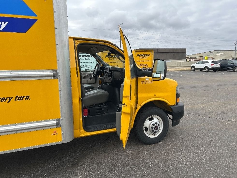 Light Duty Box Truck-Light and Medium Duty Trucks-GMC-2021-Savana G33903-Milwaukee-WI-88,531\n\t\tmiles-$ 29,000 - Image 20