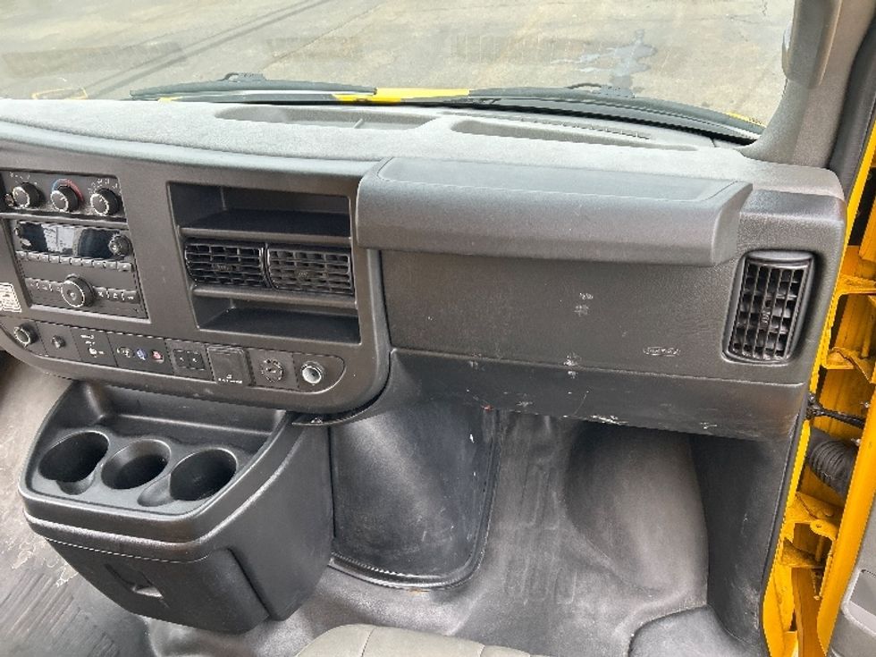 Light Duty Box Truck-Light and Medium Duty Trucks-GMC-2021-Savana G33903-Milwaukee-WI-88,531\n\t\tmiles-$ 29,000 - Image 21