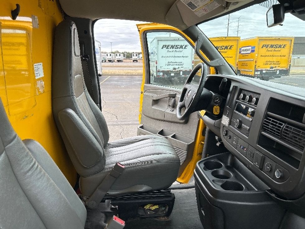 Light Duty Box Truck-Light and Medium Duty Trucks-GMC-2021-Savana G33903-Milwaukee-WI-88,531\n\t\tmiles-$ 29,000 - Image 22