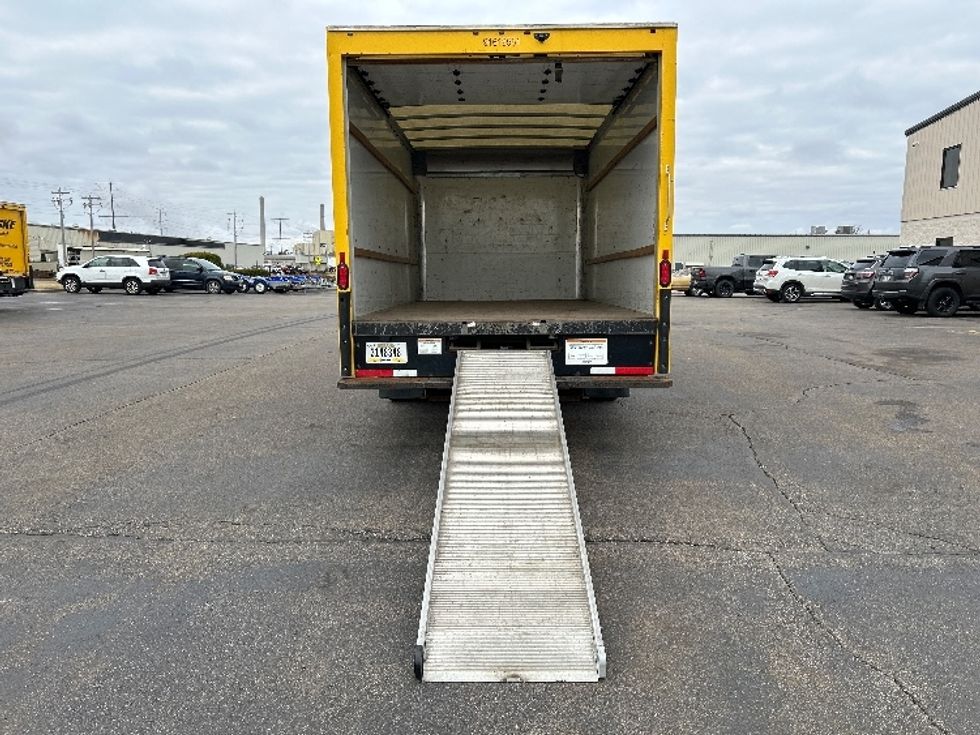 Light Duty Box Truck-Light and Medium Duty Trucks-GMC-2021-Savana G33903-Milwaukee-WI-88,531\n\t\tmiles-$ 29,000 - Image 9