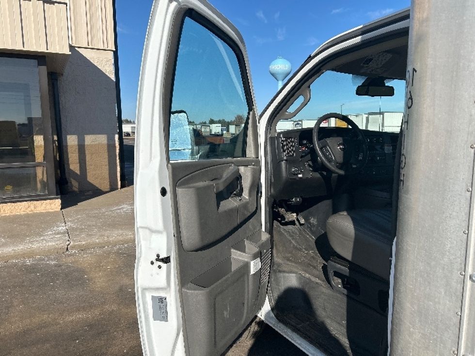 Light Duty Box Truck-Light and Medium Duty Trucks-GMC-2021-Savana G33903-Milwaukee-WI-90,606\n\t\tmiles-$ 28,500 - Image 16