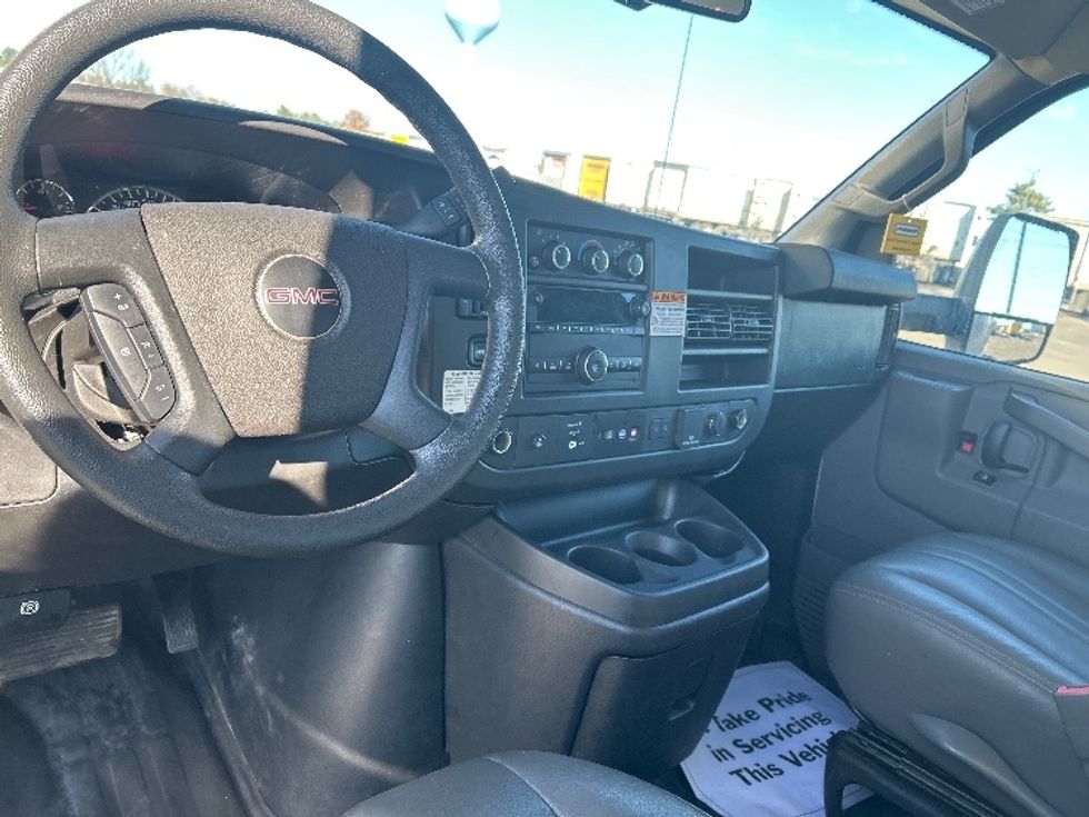 Light Duty Box Truck-Light and Medium Duty Trucks-GMC-2021-Savana G33903-Milwaukee-WI-90,606\n\t\tmiles-$ 28,500 - Image 17