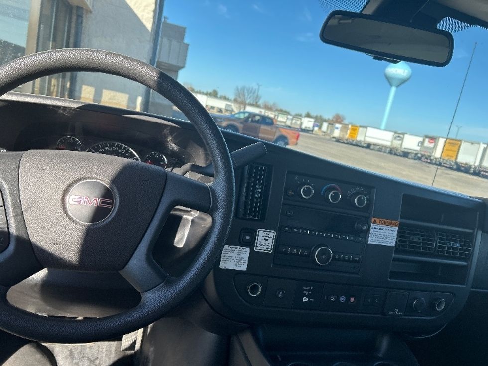 Light Duty Box Truck-Light and Medium Duty Trucks-GMC-2021-Savana G33903-Milwaukee-WI-90,606\n\t\tmiles-$ 28,500 - Image 18
