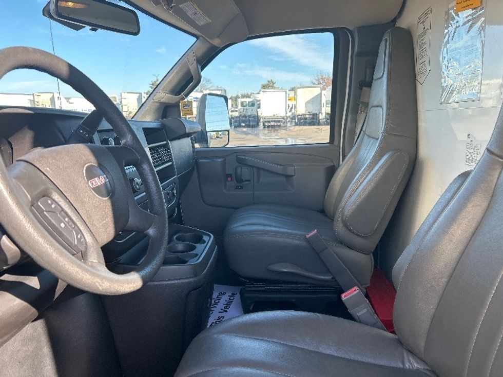 Light Duty Box Truck-Light and Medium Duty Trucks-GMC-2021-Savana G33903-Milwaukee-WI-90,606\n\t\tmiles-$ 28,500 - Image 19