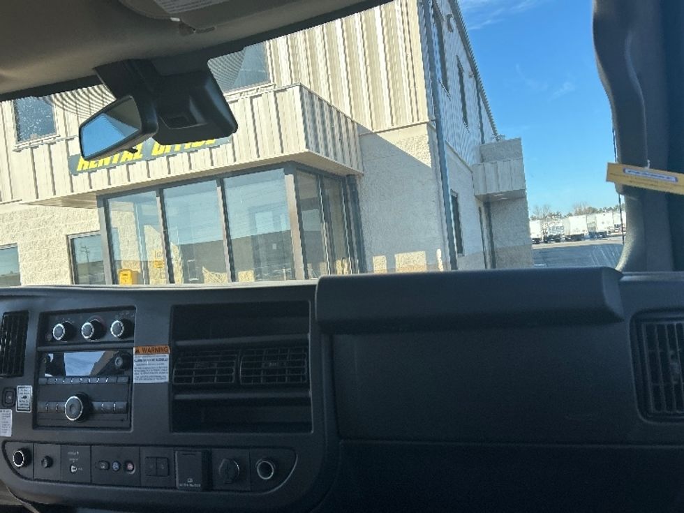 Light Duty Box Truck-Light and Medium Duty Trucks-GMC-2021-Savana G33903-Milwaukee-WI-90,606\n\t\tmiles-$ 28,500 - Image 21