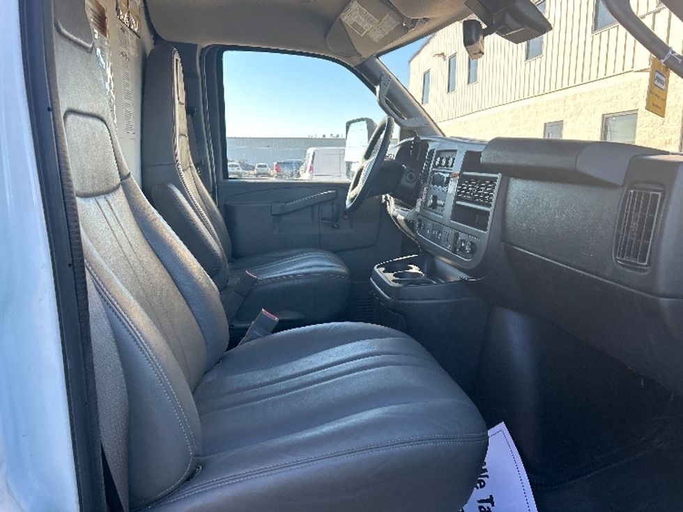 Light Duty Box Truck-Light and Medium Duty Trucks-GMC-2021-Savana G33903-Milwaukee-WI-90,606\n\t\tmiles-$ 28,500 - Image 22