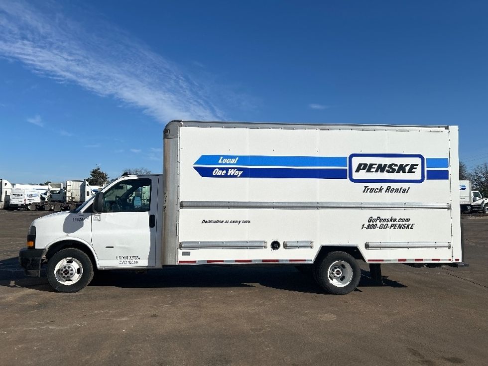 Light Duty Box Truck-Light and Medium Duty Trucks-GMC-2021-Savana G33903-Milwaukee-WI-90,606\n\t\tmiles-$ 28,500 - Image 4