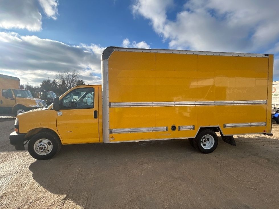 Light Duty Box Truck-Light and Medium Duty Trucks-GMC-2021-Savana G33903-Milwaukee-WI-91,491\n\t\tmiles-$ 28,000 - Image 4
