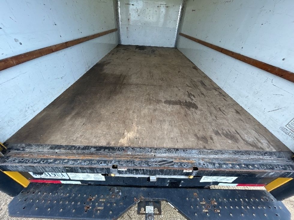 Light Duty Box Truck-Light and Medium Duty Trucks-GMC-2021-Savana G33903-Milwaukee-WI-91,491\n\t\tmiles-$ 28,000 - Image 9