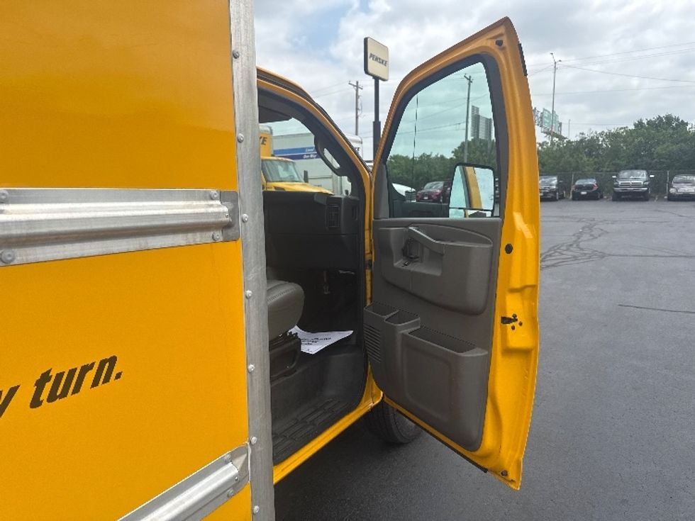 Light Duty Box Truck-Light and Medium Duty Trucks-GMC-2021-Savana G33903-Milwaukee-WI-92,364\n\t\tmiles-$ 24,500 - Image 19