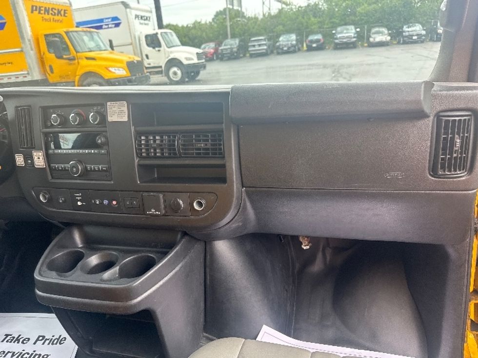 Light Duty Box Truck-Light and Medium Duty Trucks-GMC-2021-Savana G33903-Milwaukee-WI-92,364\n\t\tmiles-$ 24,500 - Image 20