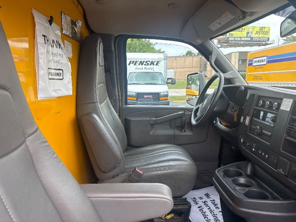 Light Duty Box Truck-Light and Medium Duty Trucks-GMC-2021-Savana G33903-Milwaukee-WI-92,364\n\t\tmiles-$ 24,500 - Image 21